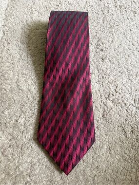 Siena Collezione Men's and Red and Black Patterned Silk Tie